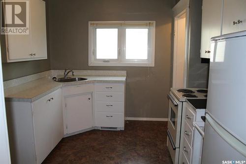 110 7Th Avenue, Alameda, SK - Indoor Photo Showing Kitchen