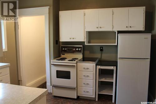 110 7Th Avenue, Alameda, SK - Indoor Photo Showing Kitchen