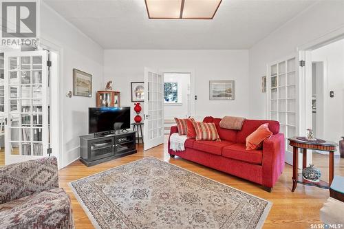 301 109Th Street W, Saskatoon, SK - Indoor Photo Showing Living Room