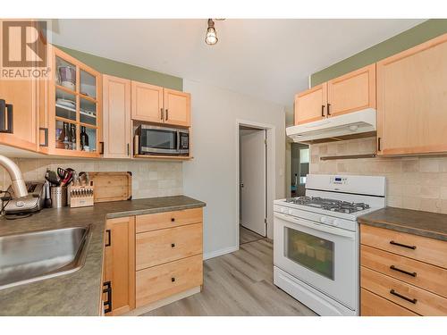 712 Hubert Avenue, Enderby, BC - Indoor Photo Showing Kitchen