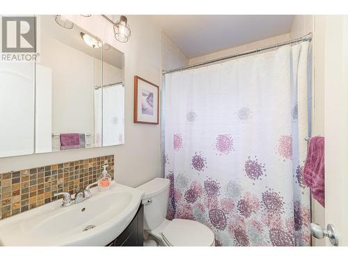 712 Hubert Avenue, Enderby, BC - Indoor Photo Showing Bathroom