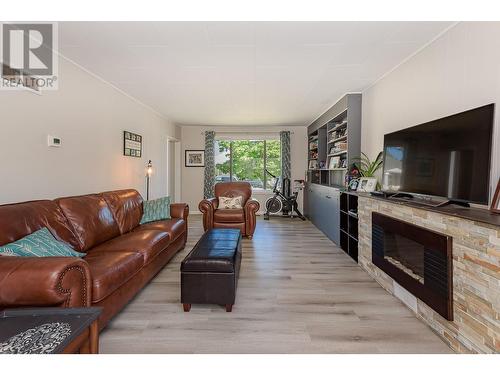 712 Hubert Avenue, Enderby, BC - Indoor Photo Showing Living Room With Fireplace