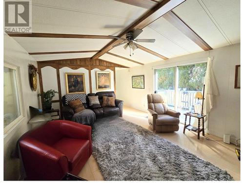 5281 69Th Avenue Ne, Salmon Arm, BC - Indoor Photo Showing Living Room