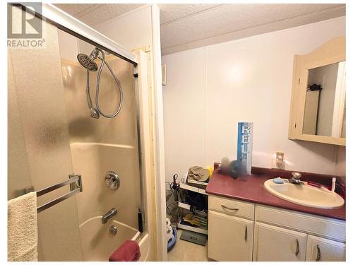 5281 69Th Avenue Ne, Salmon Arm, BC - Indoor Photo Showing Bathroom