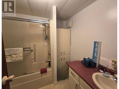 5281 69Th Avenue Ne, Salmon Arm, BC - Indoor Photo Showing Bathroom