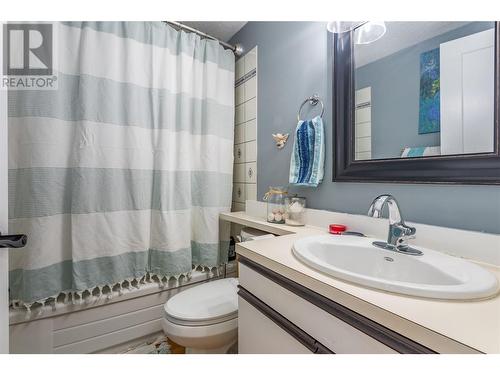 875 Badke Road Unit# 215, Kelowna, BC - Indoor Photo Showing Bathroom