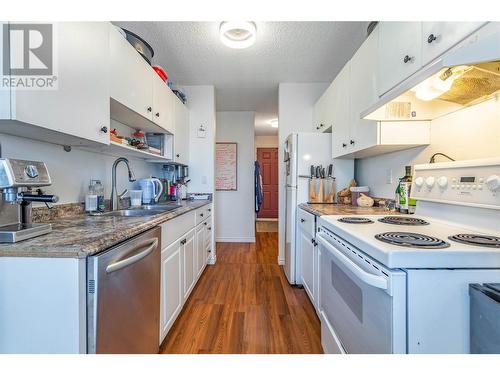 875 Badke Road Unit# 215, Kelowna, BC - Indoor Photo Showing Kitchen