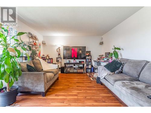 875 Badke Road Unit# 215, Kelowna, BC - Indoor Photo Showing Living Room