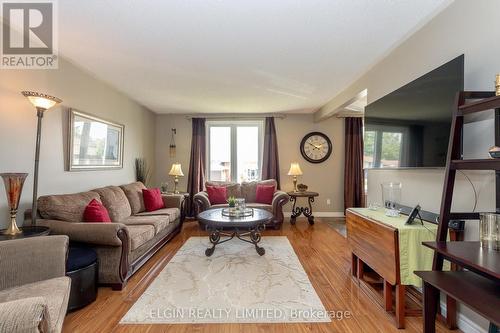 7 Porter Place W, St. Thomas, ON - Indoor Photo Showing Living Room