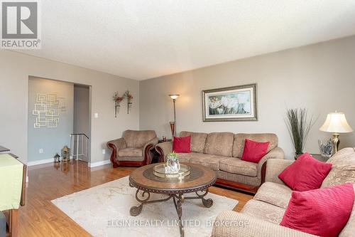 7 Porter Place W, St. Thomas, ON - Indoor Photo Showing Living Room