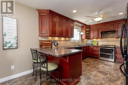 7 Porter Place W, St. Thomas, ON - Indoor Photo Showing Kitchen