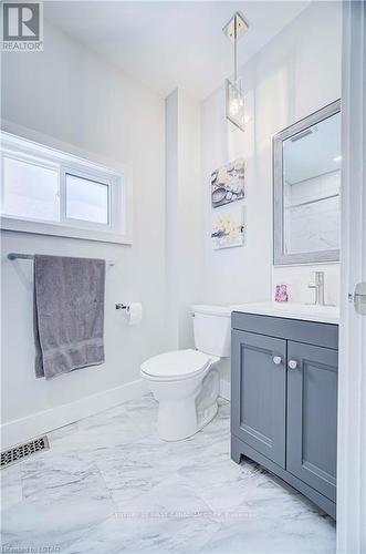 879 Hellmuth Avenue, London, ON - Indoor Photo Showing Bathroom