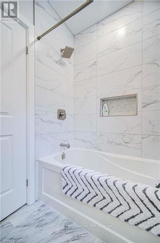 879 Hellmuth Avenue, London, ON - Indoor Photo Showing Bathroom