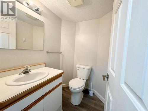 6201 Maple Drive Unit# 102, Osoyoos, BC - Indoor Photo Showing Bathroom