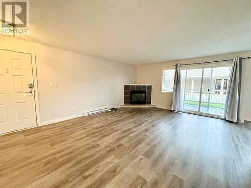 6201 Maple Drive Unit# 102, Osoyoos, BC - Indoor Photo Showing Living Room