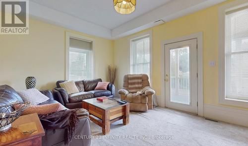 98 Church Street, Clarington (Bowmanville), ON - Indoor Photo Showing Living Room