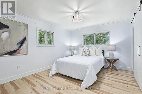 6278 Vancise Court, Clearview, ON - Indoor Photo Showing Bedroom