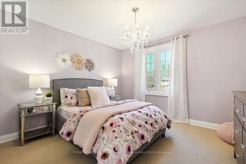 2072 Chippewa Trail, Mississauga, ON - Indoor Photo Showing Bedroom