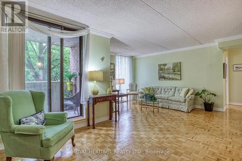 215 - 1525 Diefenbaker Court, Pickering (Town Centre), ON - Indoor Photo Showing Living Room