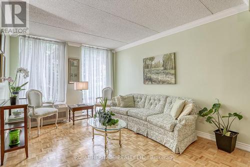 215 - 1525 Diefenbaker Court, Pickering, ON - Indoor Photo Showing Living Room