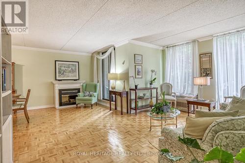 215 - 1525 Diefenbaker Court, Pickering (Town Centre), ON - Indoor Photo Showing Living Room