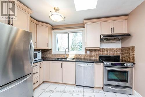 2483 Yarmouth Crescent, Oakville, ON - Indoor Photo Showing Kitchen With Double Sink