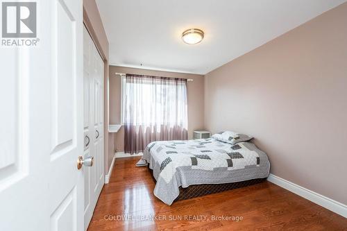 2483 Yarmouth Crescent, Oakville, ON - Indoor Photo Showing Bedroom