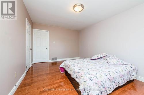 2483 Yarmouth Crescent, Oakville, ON - Indoor Photo Showing Bedroom