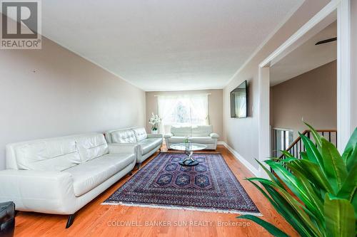 2483 Yarmouth Crescent, Oakville (Bronte West), ON - Indoor Photo Showing Living Room