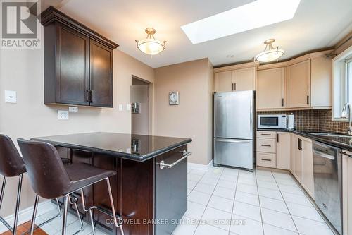 2483 Yarmouth Crescent, Oakville, ON - Indoor Photo Showing Kitchen With Upgraded Kitchen