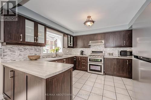 126 Howell Road, Oakville (River Oaks), ON - Indoor Photo Showing Kitchen