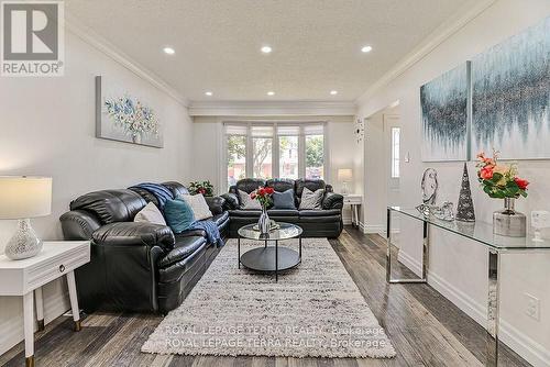 17 Graymar Road, Brampton, ON - Indoor Photo Showing Living Room