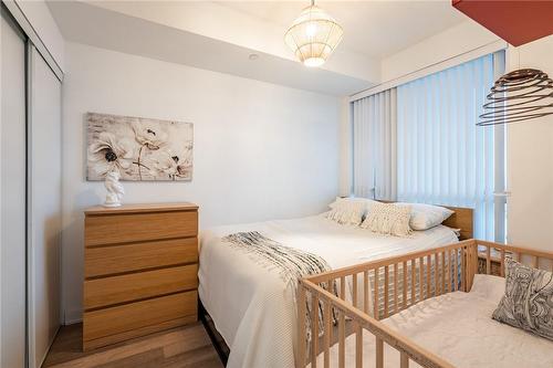 5230 Dundas Street|Unit #A428, Burlington, ON - Indoor Photo Showing Bedroom