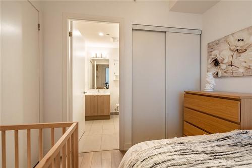 5230 Dundas Street|Unit #A428, Burlington, ON - Indoor Photo Showing Bedroom