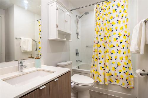 5230 Dundas Street Unit# A428, Burlington, ON - Indoor Photo Showing Bathroom