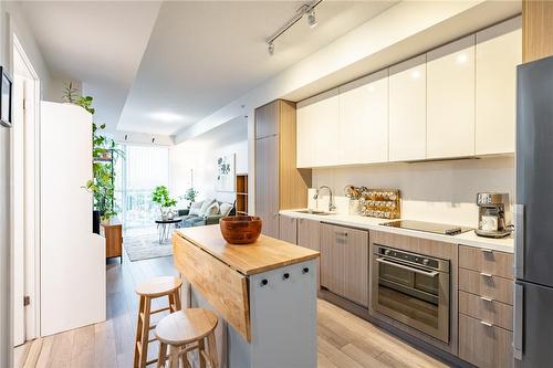 5230 Dundas Street Unit# A428, Burlington, ON - Indoor Photo Showing Kitchen