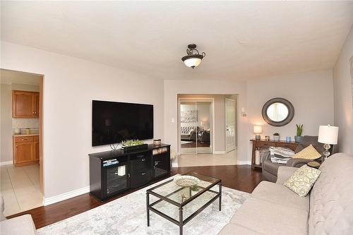 27 Dalia Avenue, Hamilton, ON - Indoor Photo Showing Living Room