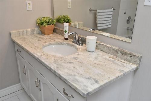 27 Dalia Avenue, Hamilton, ON - Indoor Photo Showing Bathroom