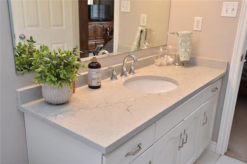 27 Dalia Avenue, Hamilton, ON - Indoor Photo Showing Bathroom