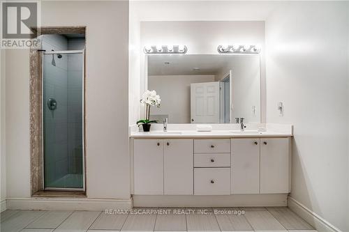 501 - 1000 Creekside Drive, Hamilton (Dundas), ON - Indoor Photo Showing Bathroom