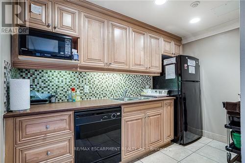 501 - 1000 Creekside Drive, Hamilton (Dundas), ON - Indoor Photo Showing Kitchen With Double Sink