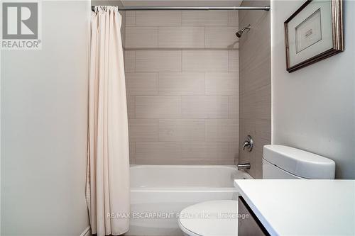 501 - 1000 Creekside Drive, Hamilton, ON - Indoor Photo Showing Bathroom