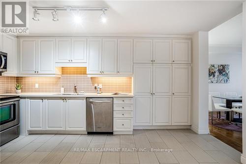 501 - 1000 Creekside Drive, Hamilton (Dundas), ON - Indoor Photo Showing Kitchen With Upgraded Kitchen