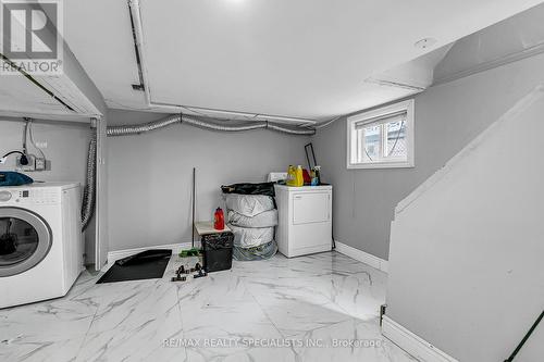 932 Hall Avenue W, Windsor, ON - Indoor Photo Showing Laundry Room