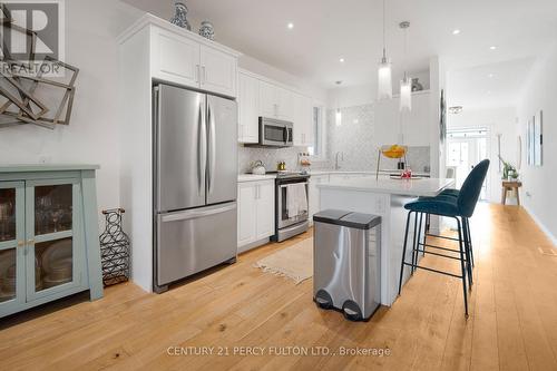 23 Bill Hutchinson Crescent, Clarington, ON - Indoor Photo Showing Kitchen With Upgraded Kitchen