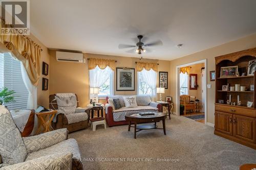 81 Hamilton Street N, Hamilton (Waterdown), ON - Indoor Photo Showing Living Room