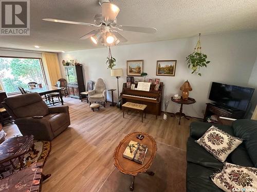 706 Donald Street, Hudson Bay, SK - Indoor Photo Showing Living Room