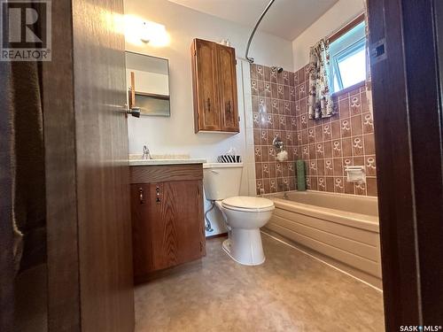 706 Donald Street, Hudson Bay, SK - Indoor Photo Showing Bathroom