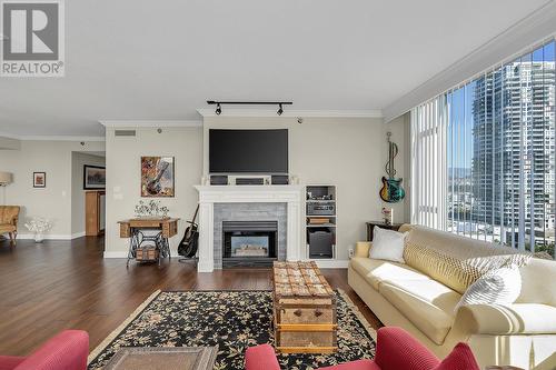 1152 Sunset Drive Unit# 1502, Kelowna, BC - Indoor Photo Showing Living Room With Fireplace