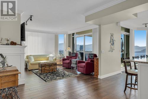 1152 Sunset Drive Unit# 1502, Kelowna, BC - Indoor Photo Showing Living Room